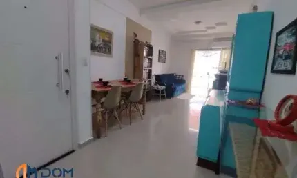 Apartamento com 78m² á aproximadamente 1000 metros da praia dos ingleses.