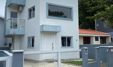 Sobrado Mobiliado com 126m² á aproximadamente 6,4km da Praia dos Ingleses