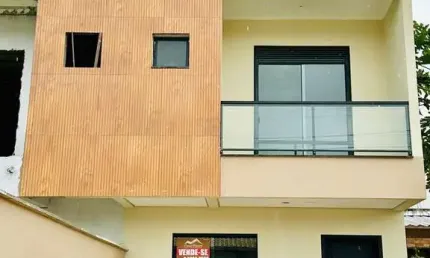 Sobrado com área total de 142m² á aproximadamente 8km da praia dos ingleses