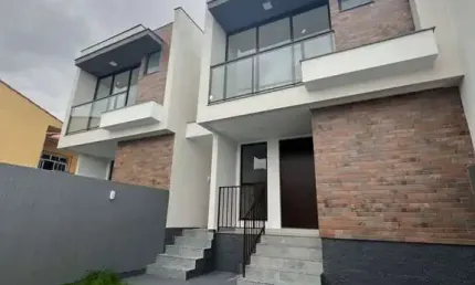 Excelente Sobrado com 103m² em localização privilegiada em Serraria, São José/SC.