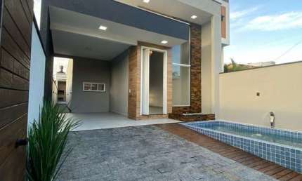 Casa Padrão com 130m² á aproximadamente 1,5km da Praia do Moçambique