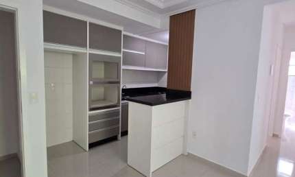 Apartamento semi mobiliado com 58m² á aproximadamente 3km da Praia dos Ingleses