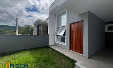 Excelente Casa Térrea com 116m², aproximadamente 8km do Shopping Continente e BR 101, Florianópolis/SC.