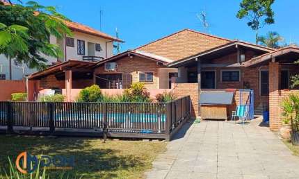 Casa à venda no bairro Barra da Lagoa - Florianópolis/SC