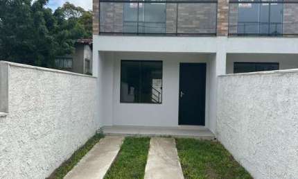 Sobrado à venda no bairro São João do Rio Vermelho - Florianópolis/SC