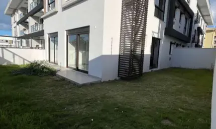 Apartamento Garden com escritura pública e vista mar, localizado na praia do santinho, Florianópolis/SC.