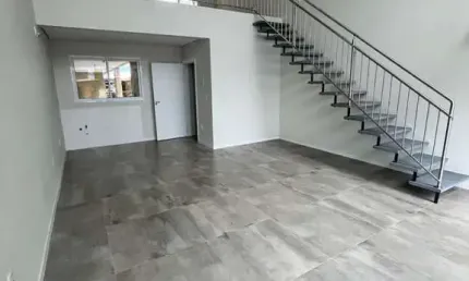 Loja Térrea com mezanino, 60 m² de área privativa em uma das principais avenidas do Bairro de Ingleses.