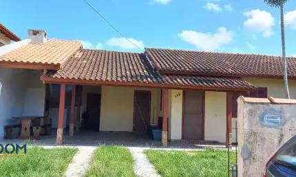 Casa com 90m² mobiliada á aproximadamente  2,6km da praia dos ingleses.