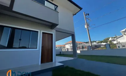 Excelente Sobrado com 100m², aproximadamente 4 km da Br 101 e ao lado da Avenida das Torres, em Potecas / São José!
