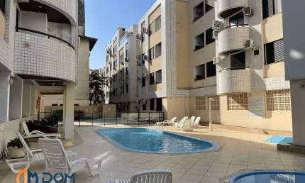 Apartamento mobiliado com 66m² á apenas 20 metros da praia dos ingleses.