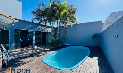 Casa com piscina,  280m2 de área construída, localizada na praia dos ingleses, florianópolis/sc.