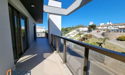 Excelente cobertura alto padrão com 147 m², pé na areia.