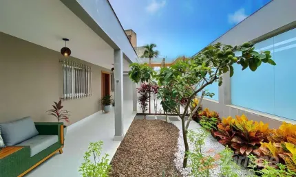 MARAVILHOSA CASA LINEAR ALTO PADRÃO DE 3 QUARTOS NA PRAIA DO MORRO