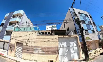 Casa na quarta quadra do mar, apenas 200 metros da praia.