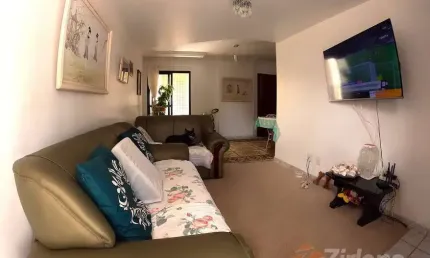 Apartamento 02 Quartos de  fundos em prédio a beira mar.
