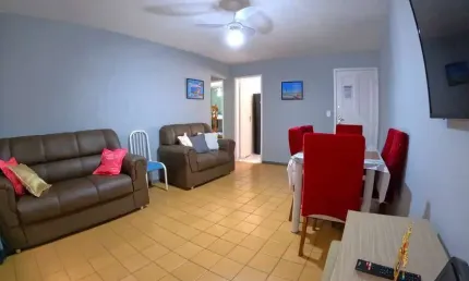 Apartamento Aconchegante de 2 Quartos na Segunda Quadra do Mar