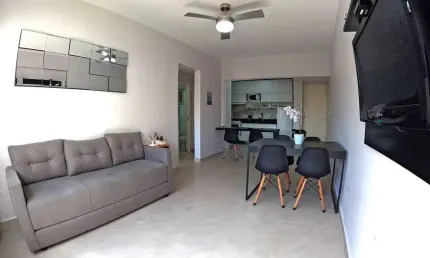Aconchegante apartamento de 01 quarto (fundos) em prédio a beira mar.