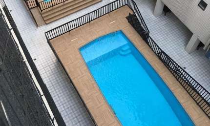 Caiçara, Apto perto da praia e Feirinha com sacada , piscina e 1 vaga.