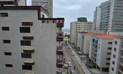 AMPLO APTO , UMA QUADRA DA PRAIA, DE FRENTE, ANDAR ALTO,VISTA MAR, 03 SUÍTES, 02 VAGAS, LAZER