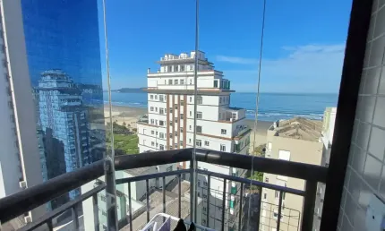 Amplo 02 dorms., 01 suíte, mobiliado, andar alto, varanda gourmet, vista mar, 02 vagas demarcadas no ss, lazer, a 1/2 quadra da praia