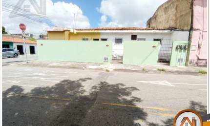 Imóvel com 4 casas, 6 dormitórios à venda, 150 m²- Jóquei Clube - Fortaleza/CE