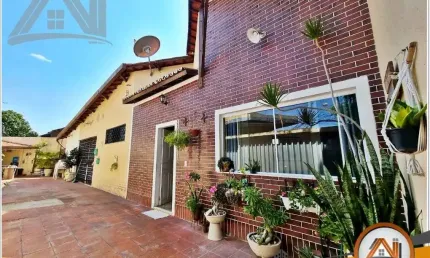 CASA PLANA NO PONTO DE MORAR NO MONTESE, 3 QUARTOS 1 SUITE 3 BANHEIRO 270m² DE AREA CONSTRUIDA POR APENAS $480,000.00