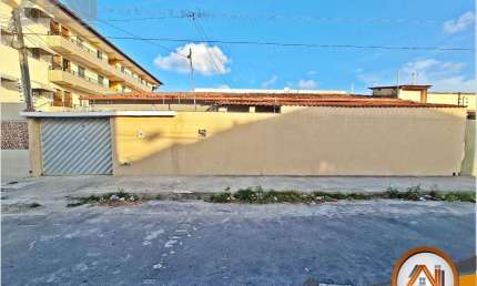 Casa com 3 dormitórios à venda, 243 m² por R$ 395.000 - Montese -
