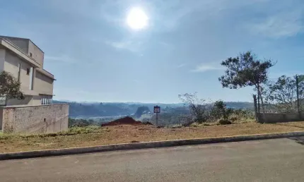 Terreno com 580 m². excelente localização no condomínio residencial alvim.