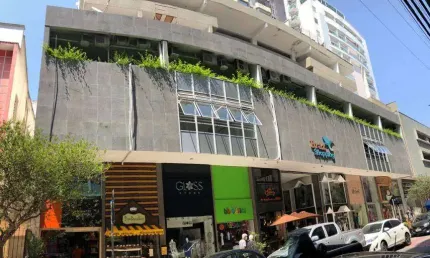 Garagem com 16 m², no Braz Shoppping, estuda permuta.