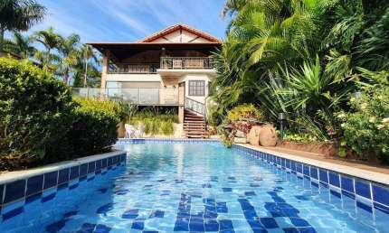Casa com 4 quartos, no São Pedro - Juiz de Fora - MG