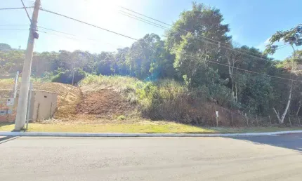 Terreno com 790,60 m². Em excelente localização no Condomínio Portal do Aeroporto.