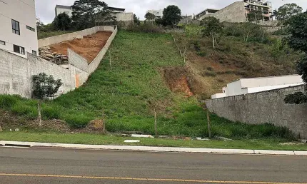 Terreno com 1303 m², no Condomínio Portal do Aeroporto, estuda permuta.