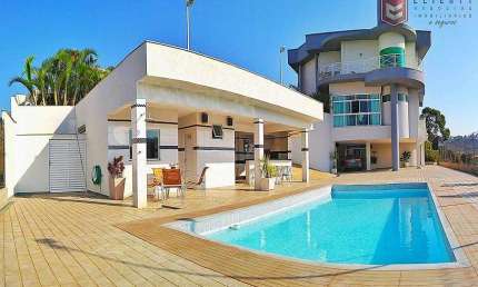 Casa com 6 suítes, no Condomínio Bosque Imperial, estuda permuta.