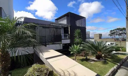 Casa com 5 quartos, no Spina Ville, estuda permuta.