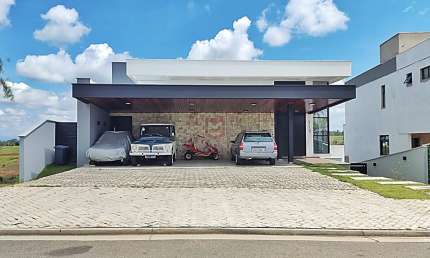 Casa com 4 suítes, no Condomínio Alphaville, estuda permuta.