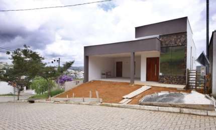 Ótima casa no Condomínio Via Do Sol, Bairro São Pedro!