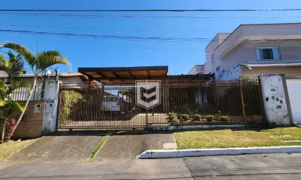 Casa confortável linear com 02 suítes no Alto dos Pinheiros