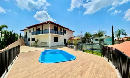 Excelente casa construída em 2 terrenos no Spina Ville