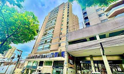 Belíssimo apartamento de frente para Avenida, com grande incidência solar