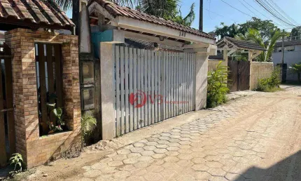 Casa em Ubatuba com 80 metros quadrados com 2 dormitórios, sala, cozinha, 2 banheiros, com vagas para 4 carros próximo a praia de Maranduba