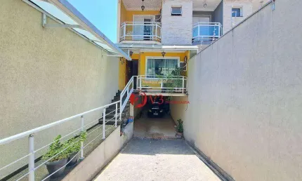 Sobrado a venda na Vila Matilde 3 Dormitórios sendo 3 Suítes, 5 Vagas, 180 m²