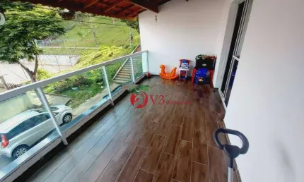 Sobrado a venda no jardim eliane 3 dormitórios sendo 1 suíte, 2 vagas, 150 m²