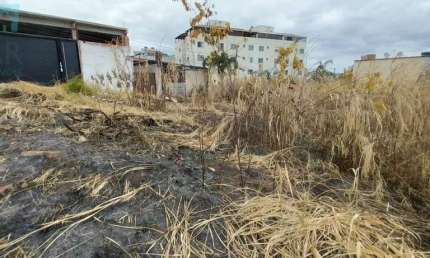 Terreno à venda na Rua Vinte e Um, 100, Arvoredo 2ª Seção, Contagem