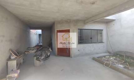 Sobrado com 162m² de área construída com 3 dormitórios á VENDA