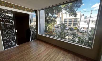 Casa/Ponto Comercial com 254m² para locação no bairro Cambuí em Campinas - SP.