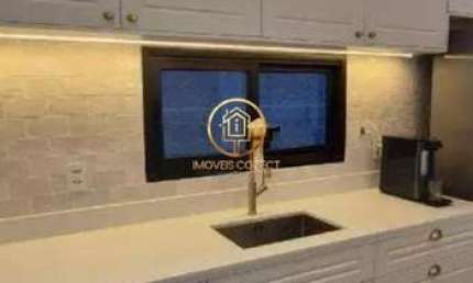 Casa em condomínio, 3 suítes sendo 1 suíte com closet, 5 banheiros e 2 vagas no