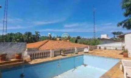 Casa à venda com 375 m², com 4 quartos, e piscina em Campinas/SP.