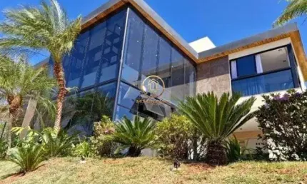 Casa á venda com 357m², 5 quartos, e 4 suítes no condomínio em Jaguariúna/SP.