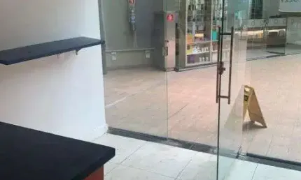 Alugo ótima sala no condomínio A4 no Recreio  20 m2