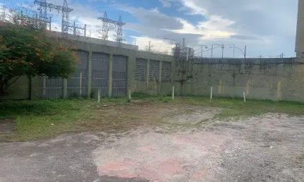 Alugo otimo espaço para estacionamento em madureira